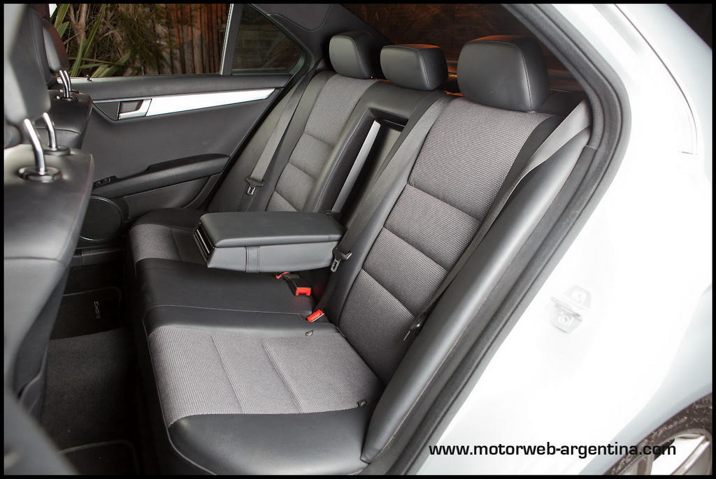 Mercedes-C250-Avantgarde-0087