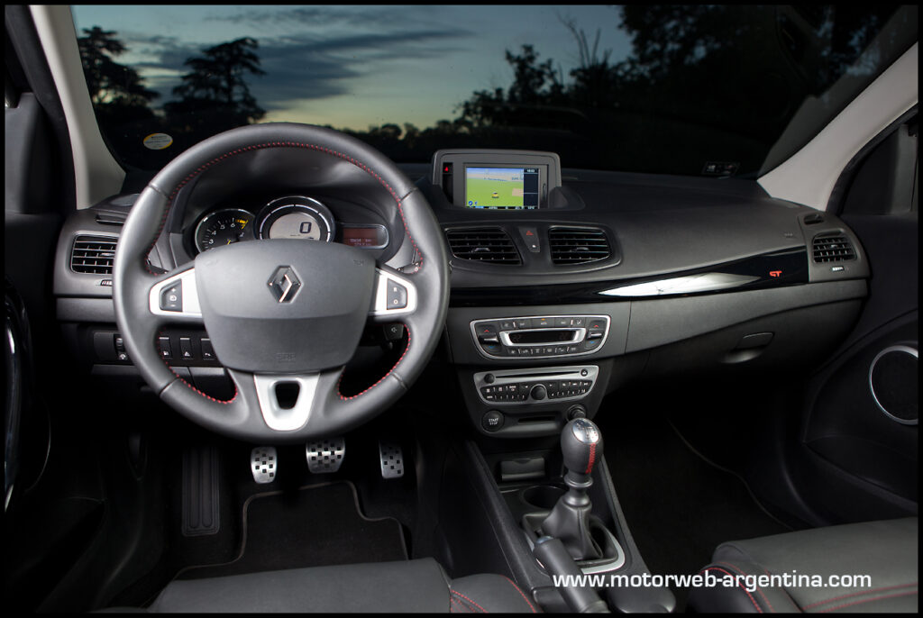 2013-04-19 TEST Renault Fluence GT 202