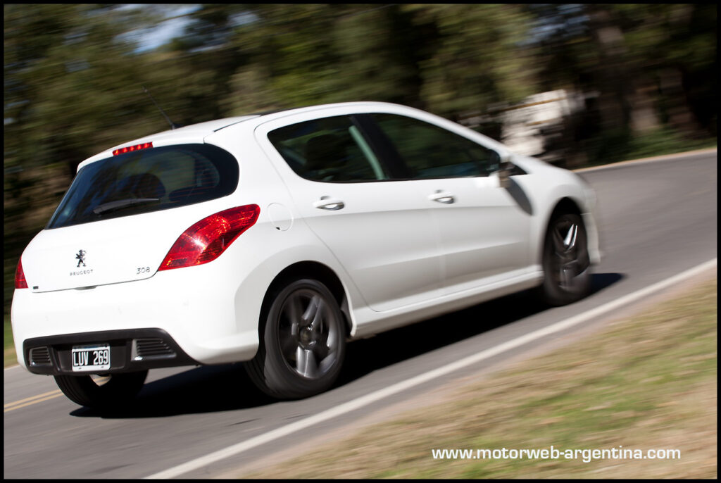 2013-04-14 TEST Peugeot 308 Sport 103
