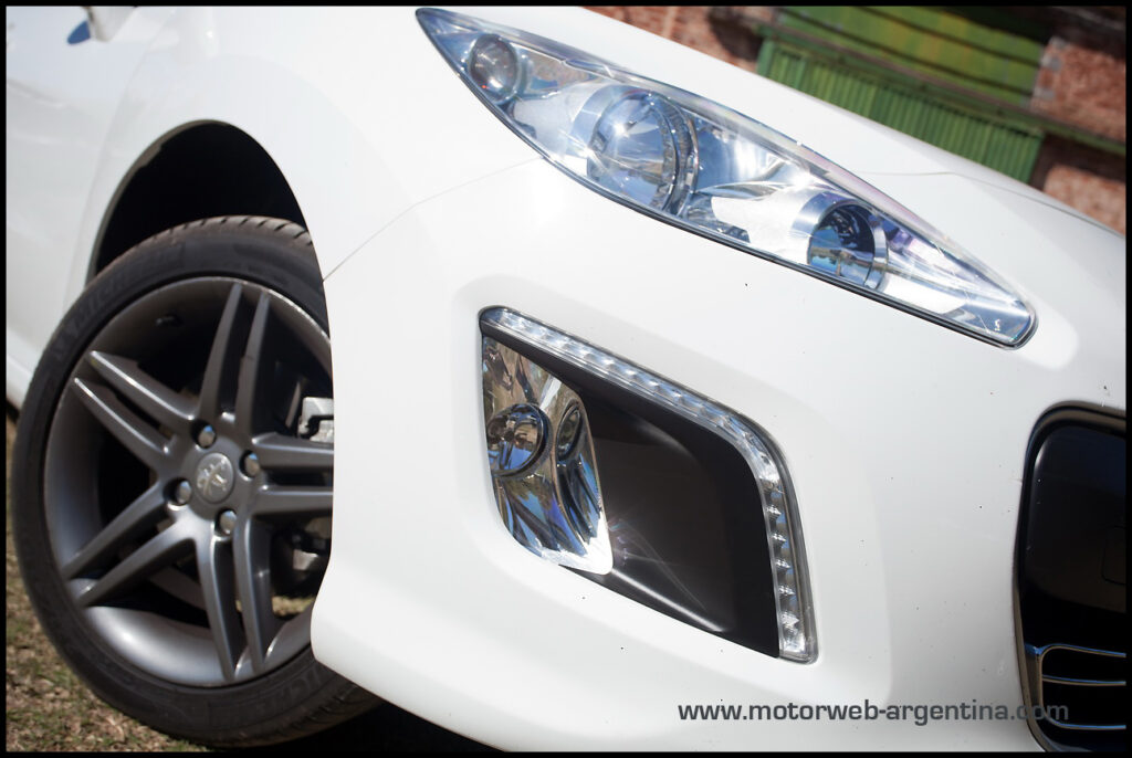 2013-04-14 TEST Peugeot 308 Sport 112