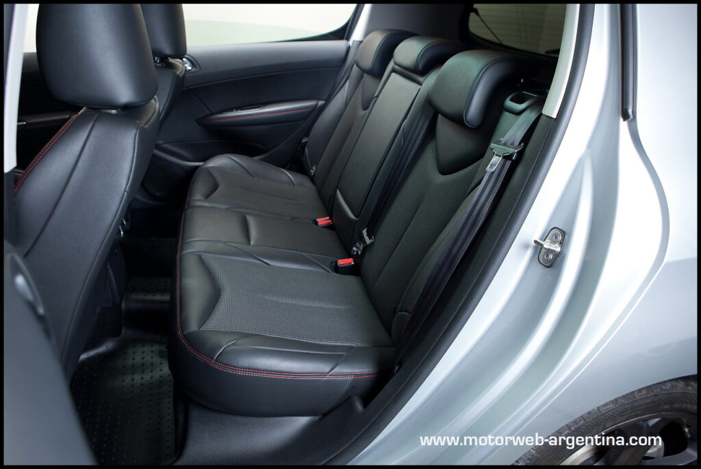 2013-05-04 TEST Peugeot 308 GTI 056
