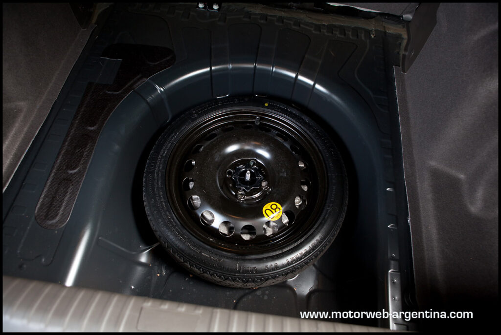 2013-05-16 TEST Chevrolet Cobalt 039