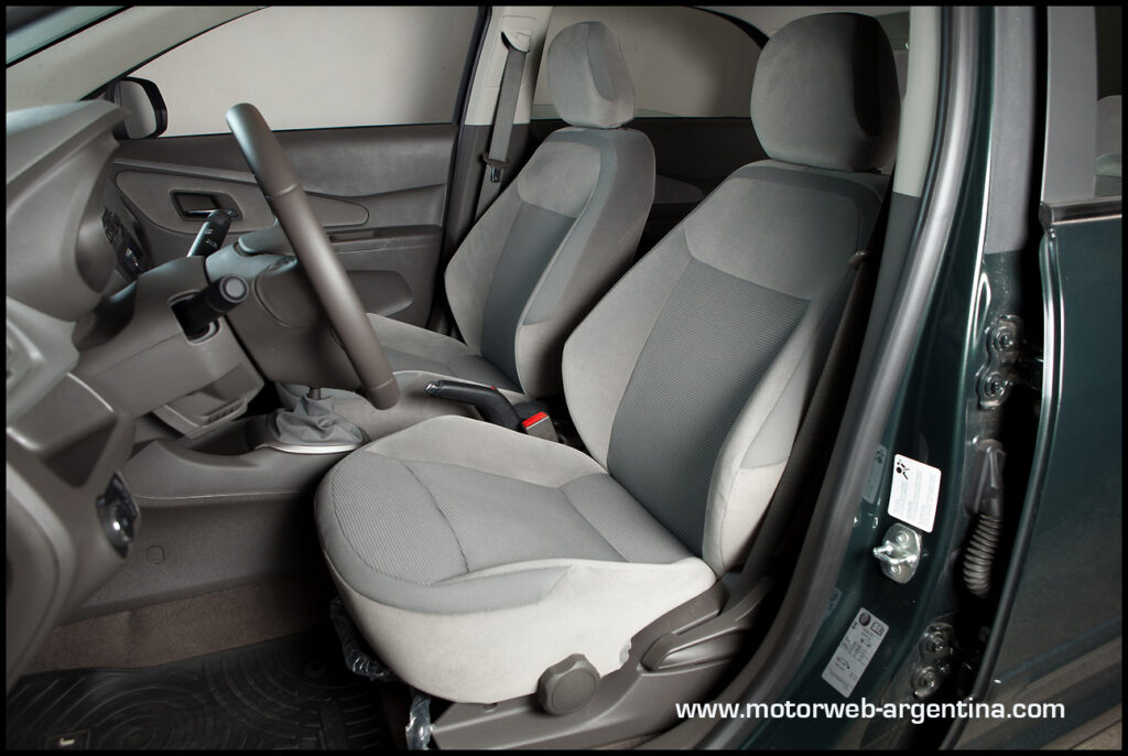 2013-05-16 TEST Chevrolet Cobalt 044