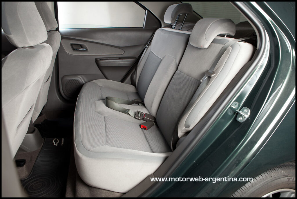 2013-05-16 TEST Chevrolet Cobalt 051