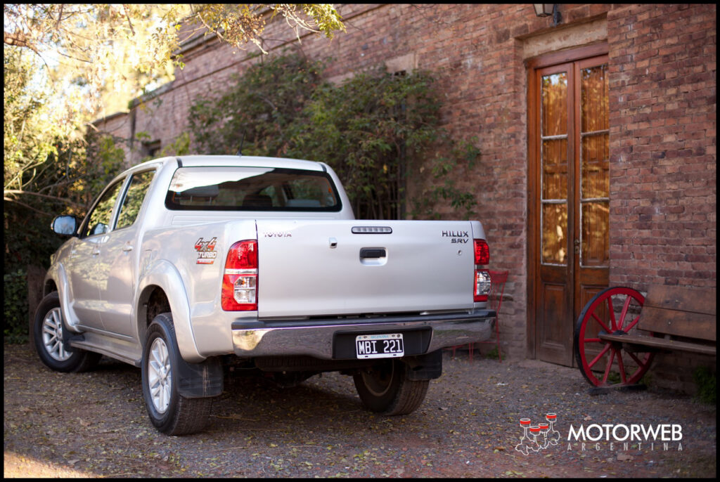 2013-05-16 TEST Toyota Hilux SRV 4x4 AT 013