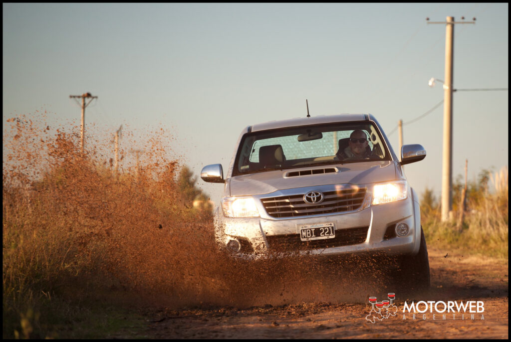 2013-05-16 TEST Toyota Hilux SRV 4x4 AT 025