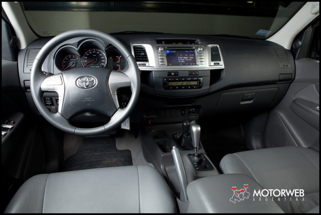 2013-05-16 TEST Toyota Hilux SRV 4x4 AT 041