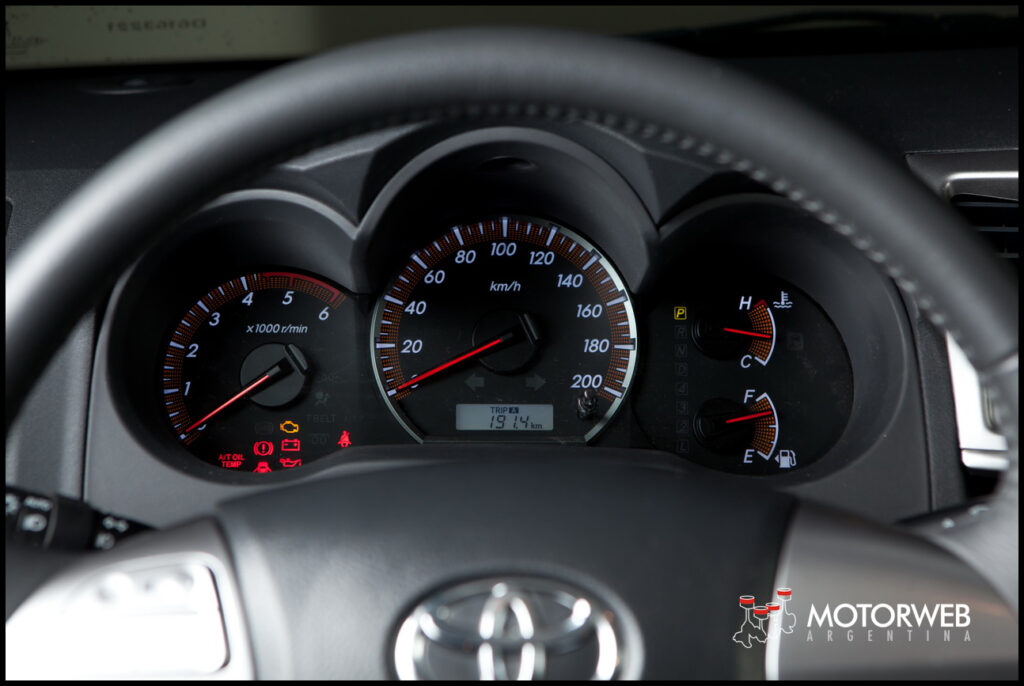 2013-05-16 TEST Toyota Hilux SRV 4x4 AT 043