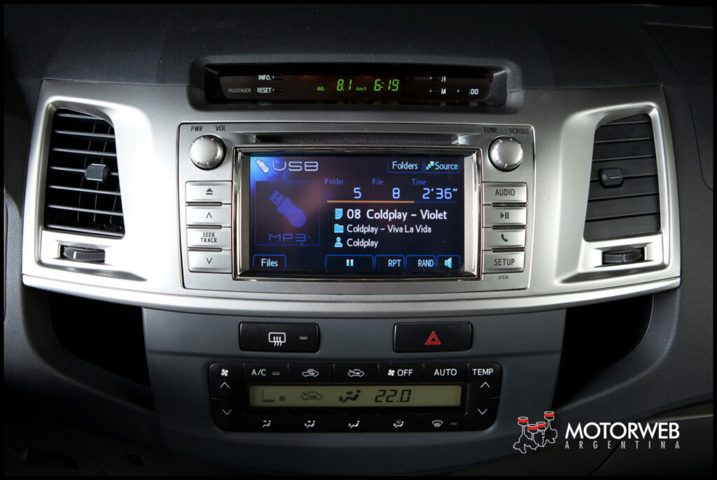 2013-05-16 TEST Toyota Hilux SRV 4x4 AT 045