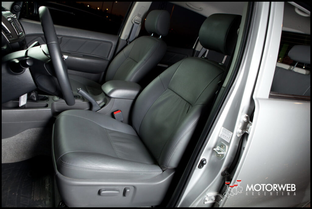 2013-05-16 TEST Toyota Hilux SRV 4x4 AT 050