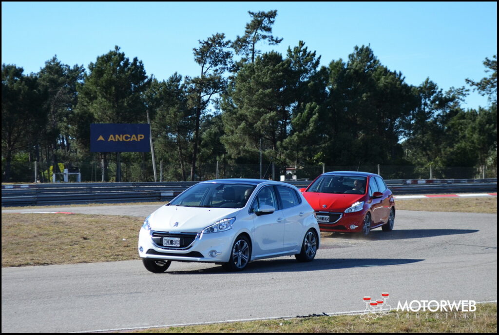 2013-07 TEST Peugeot 208 Feline Motorweb Argentina 37