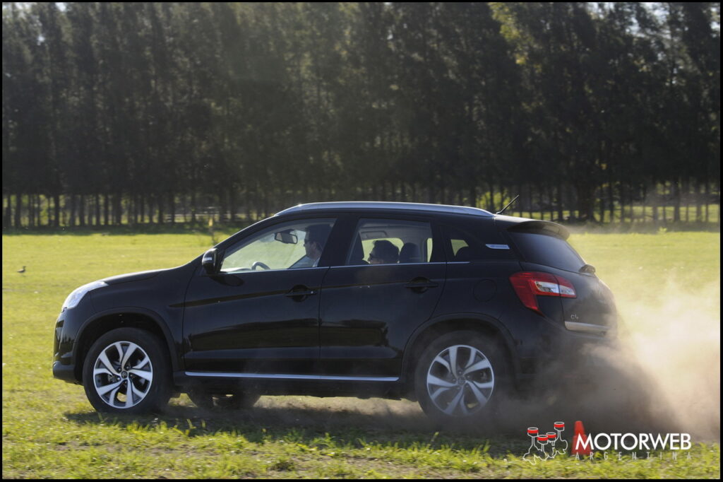 2013-10-09 PRES Citroen C4 Aircross Motorweb Argentina 10