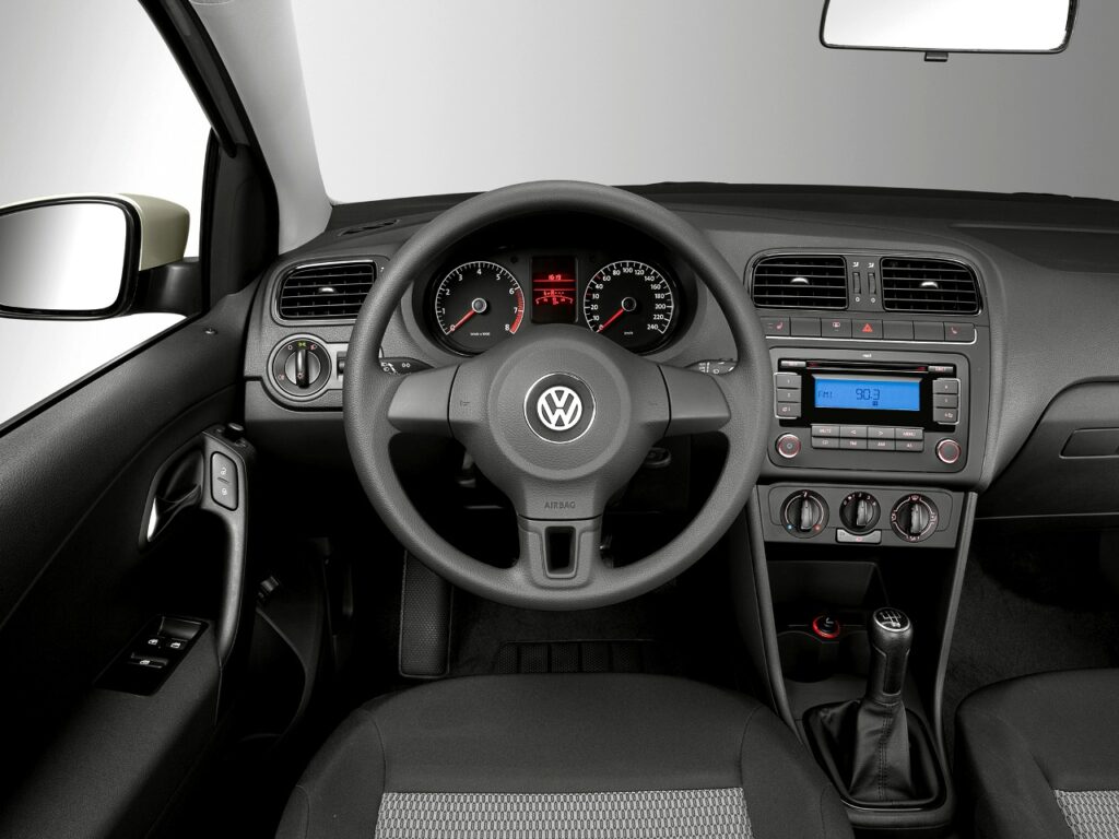 volkswagen_polo_sedan_9