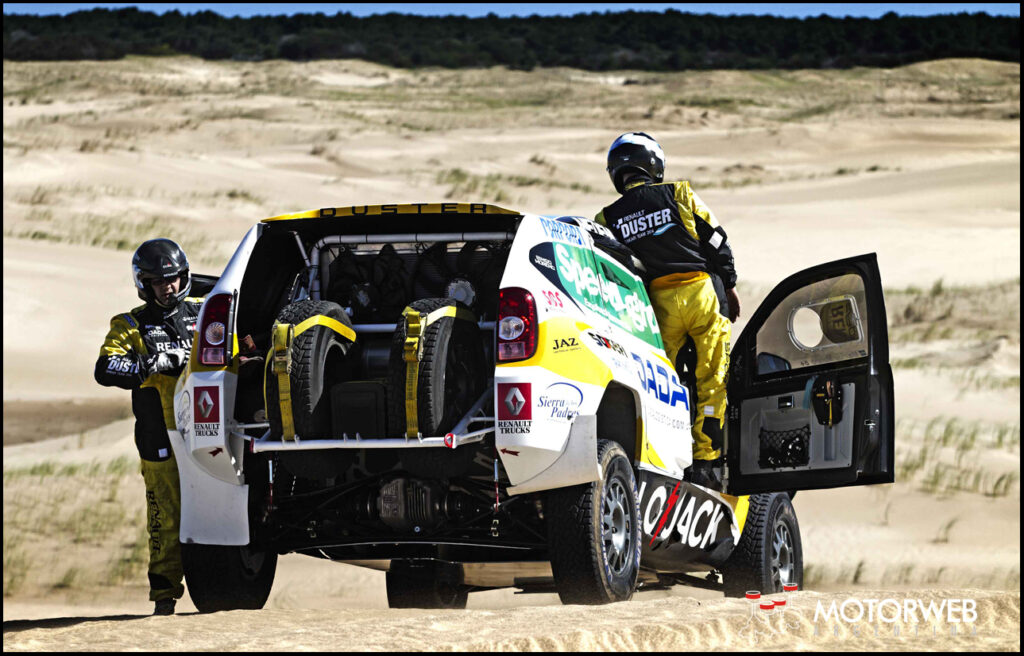 10 dakar duster pilotos y baul copy