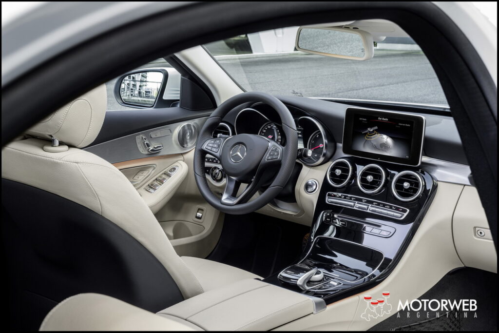 Mercedes-Benz C 250 BlueTEC, Avantgarde, Diamantweiss metallic,