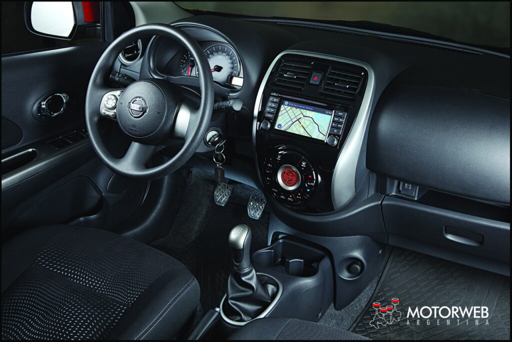 2014-03-19 Nissan March Motorweb Argentina 20