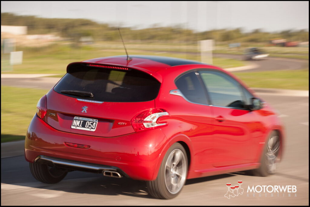 2014-03 TEST Peugeot 208 GTi 044