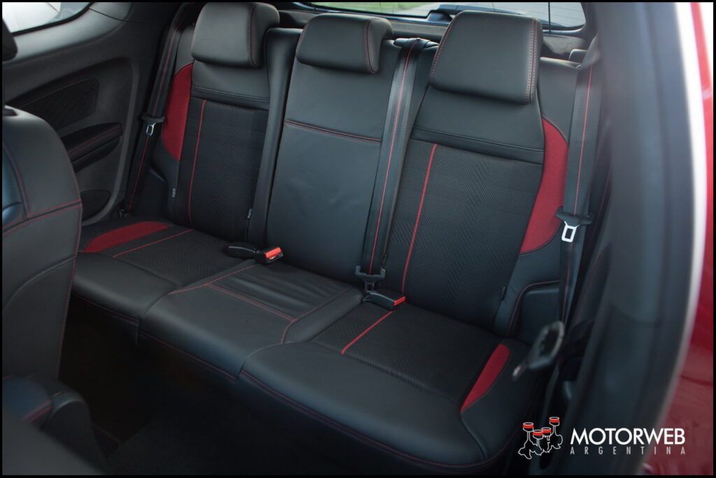 2014-03 TEST Peugeot 208 GTi 110