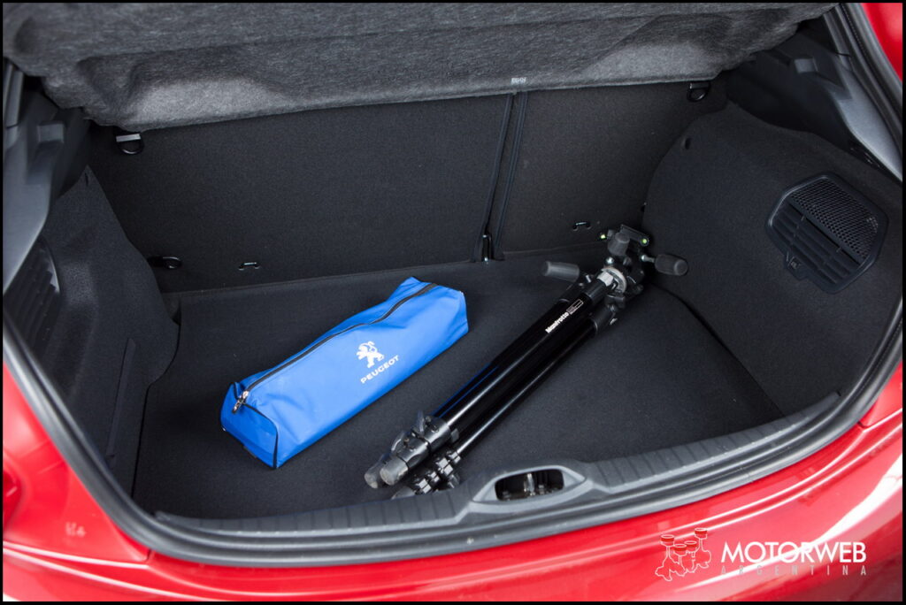 2014-03 TEST Peugeot 208 GTi 113