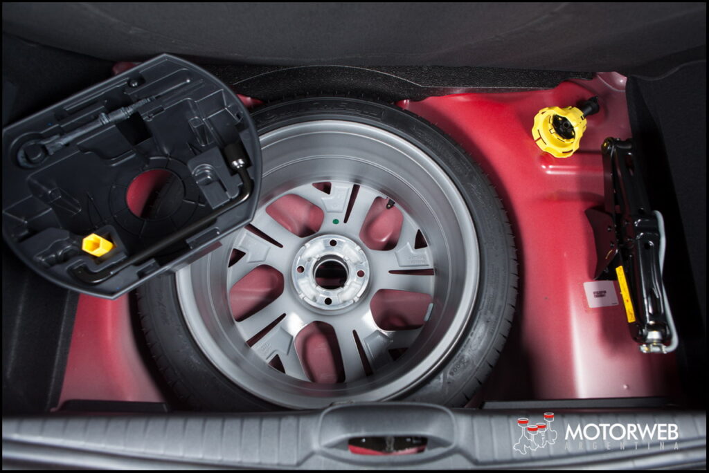 2014-03 TEST Peugeot 208 GTi 115