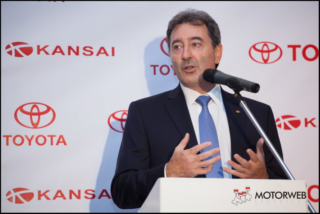 2014-04-09 Lanzamiento Toyota Corolla Kansai 103