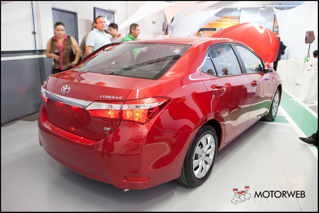 2014-04-09 Lanzamiento Toyota Corolla Kansai 123