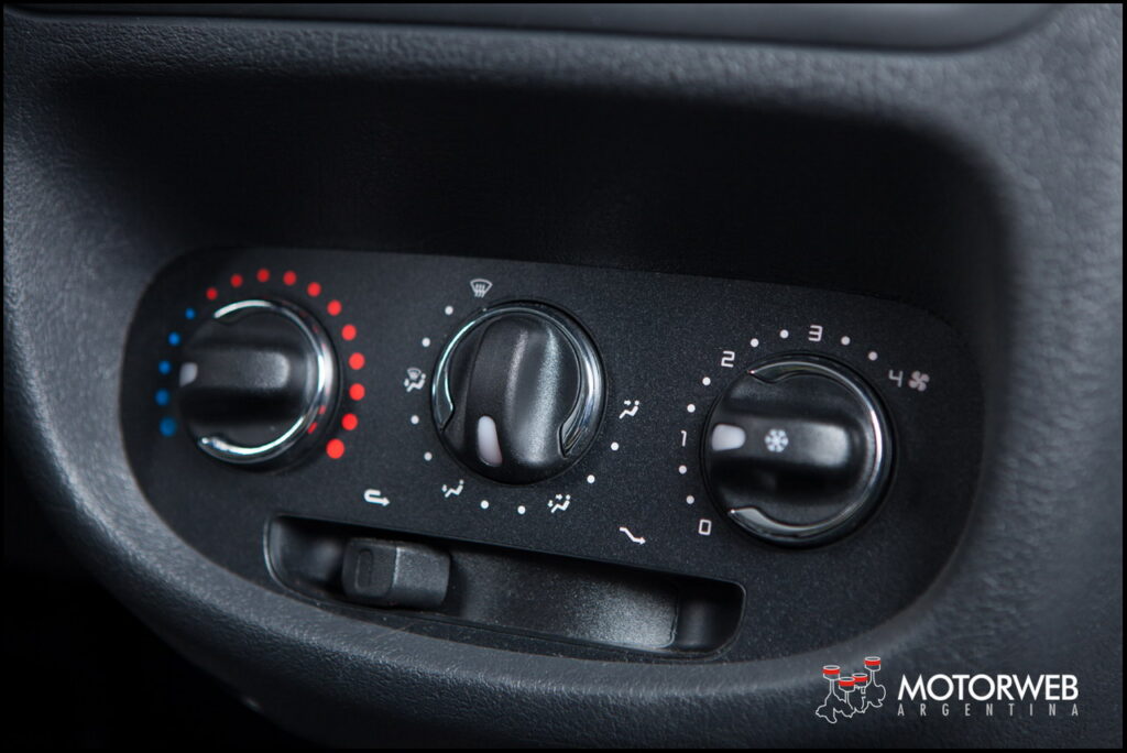 2014-05-10 TEST Renault Clio Mio 38