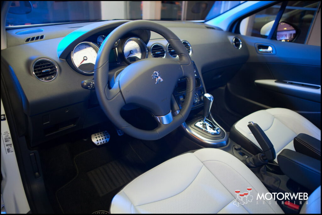 2014-05-27 LANZ Peugeot 308 Roland Garros 41