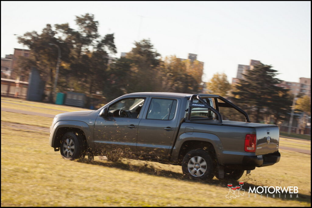 2014-06 TEST VW Amarok TL AT8 Motorweb 14
