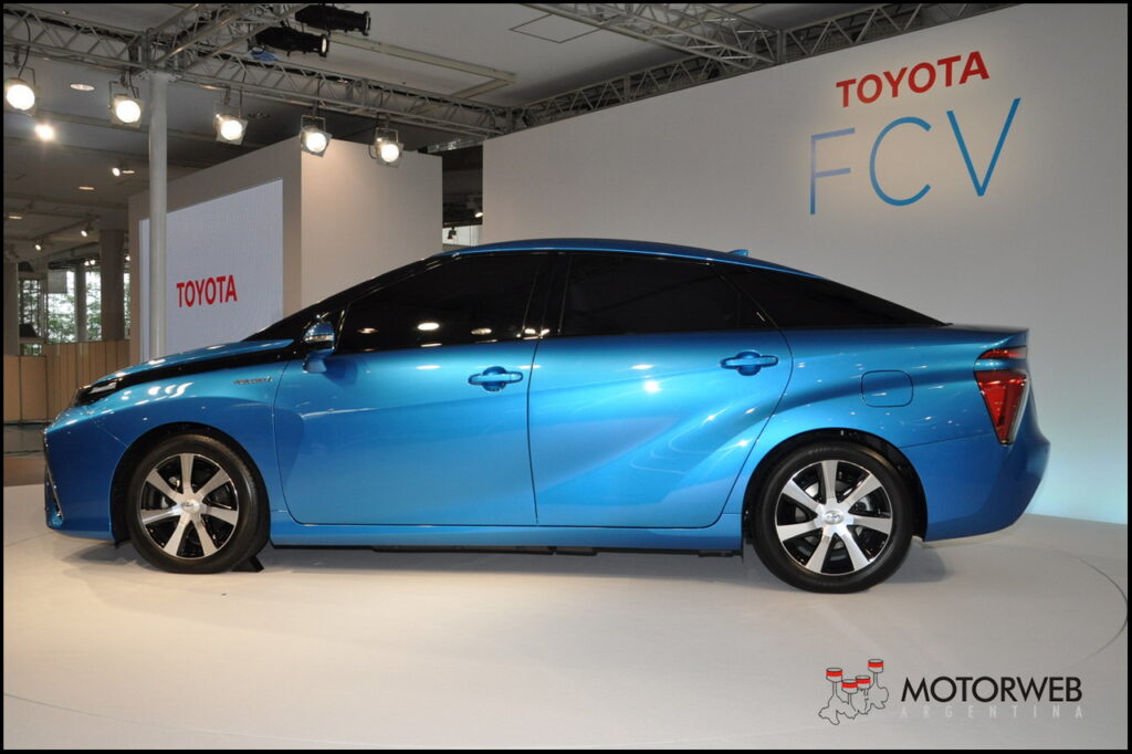 Toyota FCV Hydrogen Motorweb 02