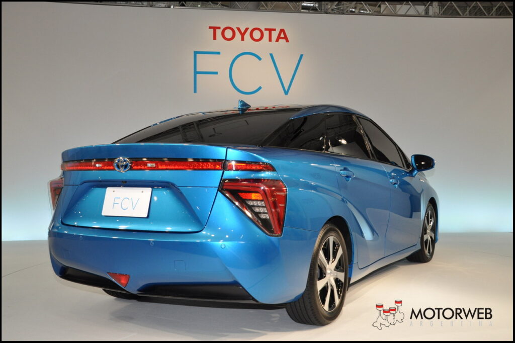 Toyota FCV Hydrogen Motorweb 03