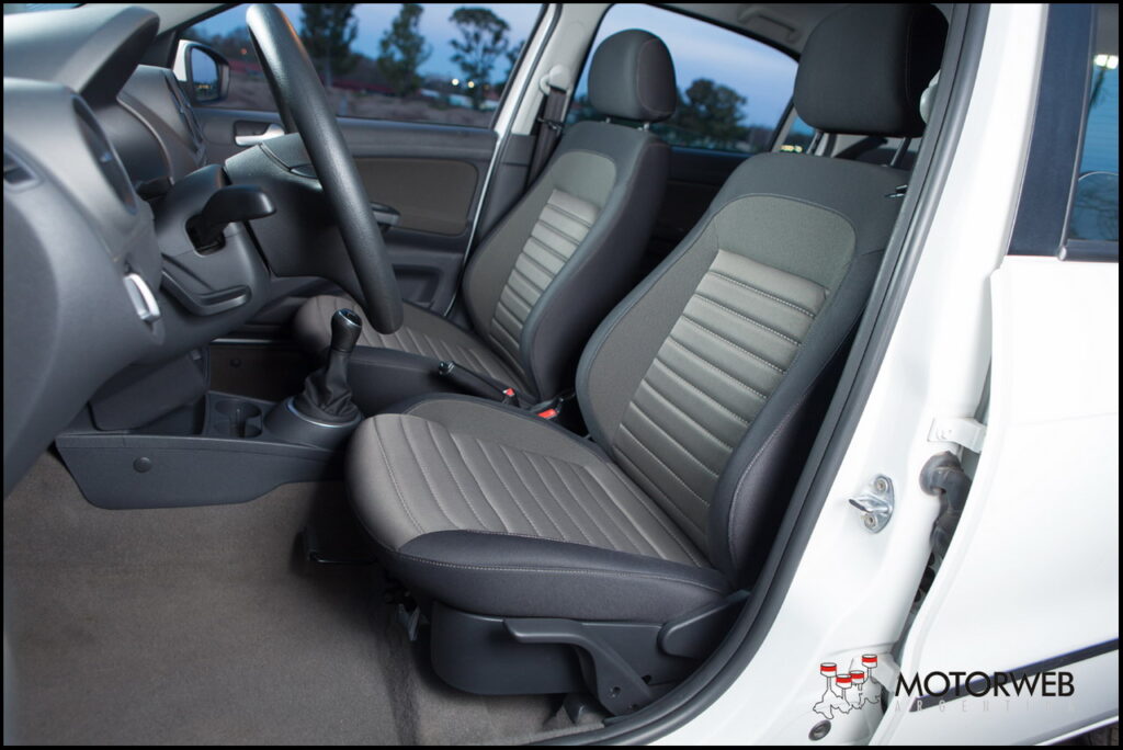 2014-06 TEST Volkswagen Voyage Motorweb 61