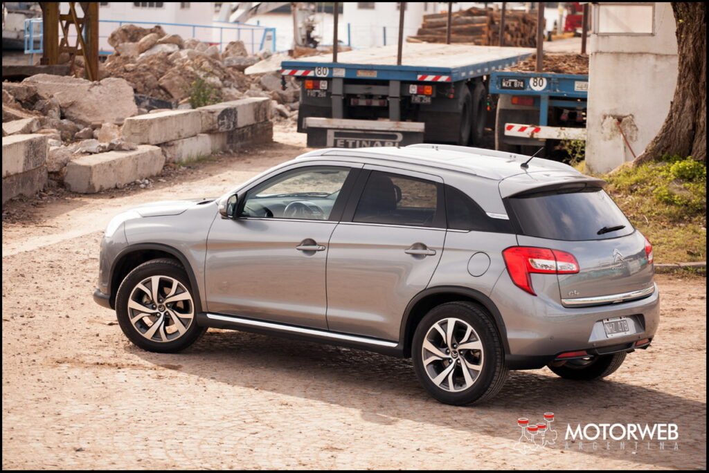 2014-07 TEST Citroen C4 Aircross Motorweb 009