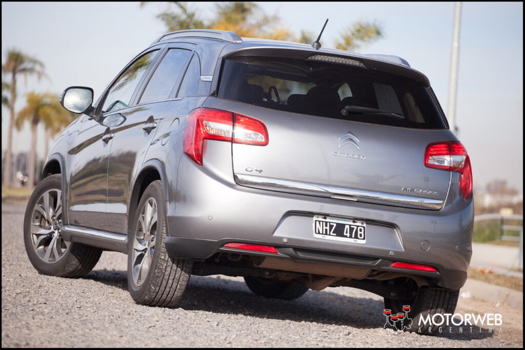 2014-07 TEST Citroen C4 Aircross Motorweb 022