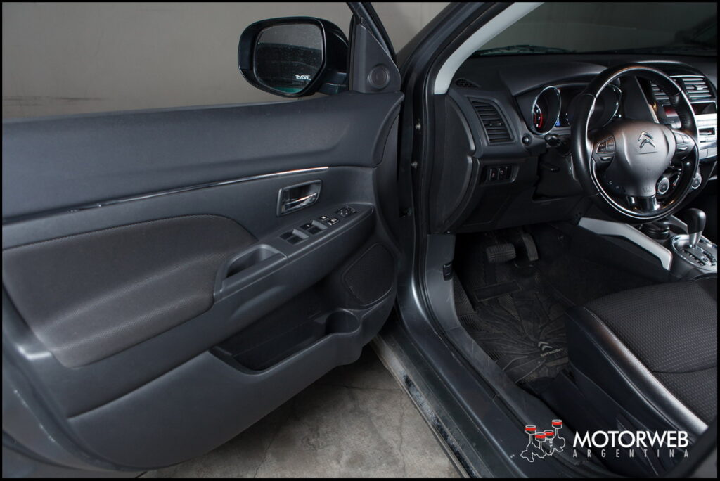 2014-07 TEST Citroen C4 Aircross Motorweb 070