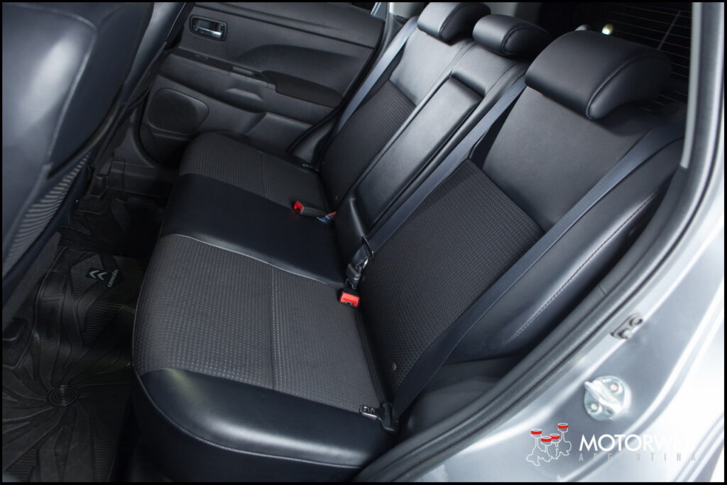 2014-07 TEST Citroen C4 Aircross Motorweb 084