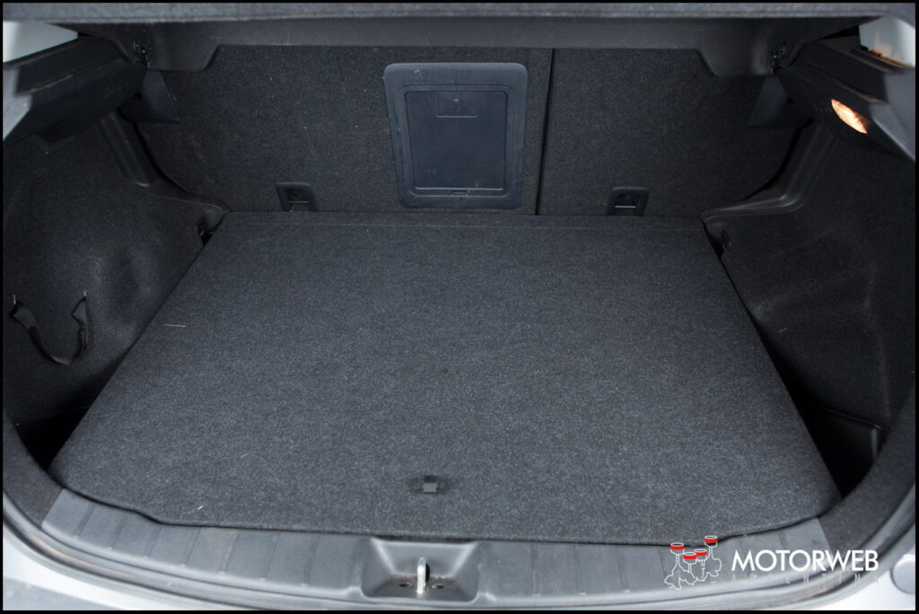2014-07 TEST Citroen C4 Aircross Motorweb 090