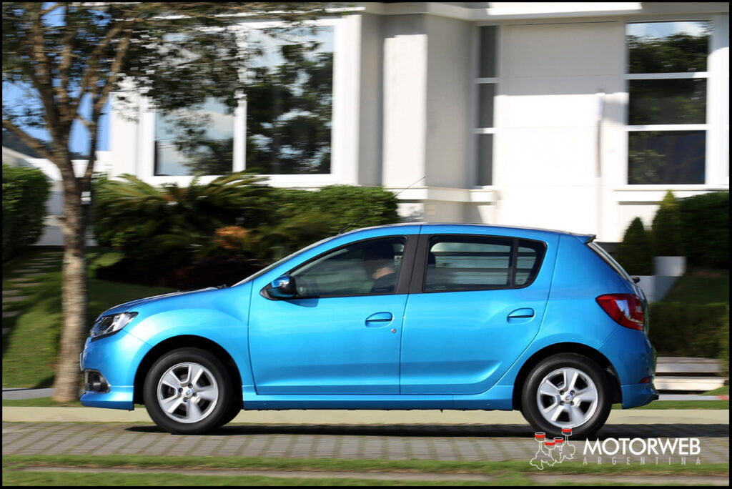 Novo Sandero 2015 - Dynamique 1.6 - Foto: Luiz Costa / Agência La Imagem.