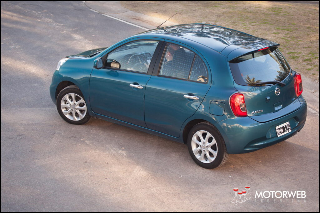 2014-08 TEST Nissan March Argentina 108