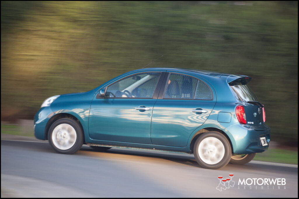 2014-08 TEST Nissan March Argentina 114