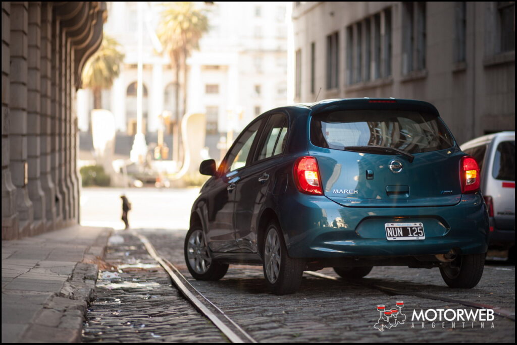 2014-08 TEST Nissan March Argentina 136