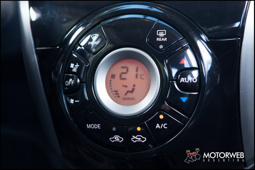 2014-08 TEST Nissan March Argentina 175