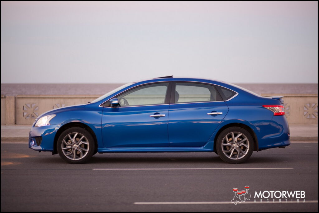 2014-09-18 TEST Nissan Sentra SR Motorweb Argentina 030