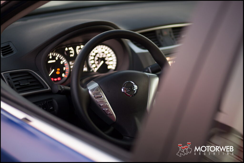 2014-09-18 TEST Nissan Sentra SR Motorweb Argentina 056