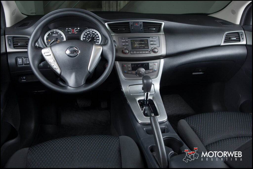 2014-09-18 TEST Nissan Sentra SR Motorweb Argentina 057