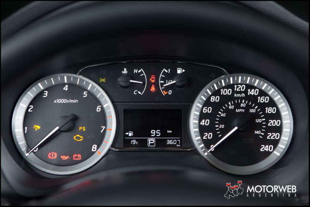 2014-09-18 TEST Nissan Sentra SR Motorweb Argentina 068