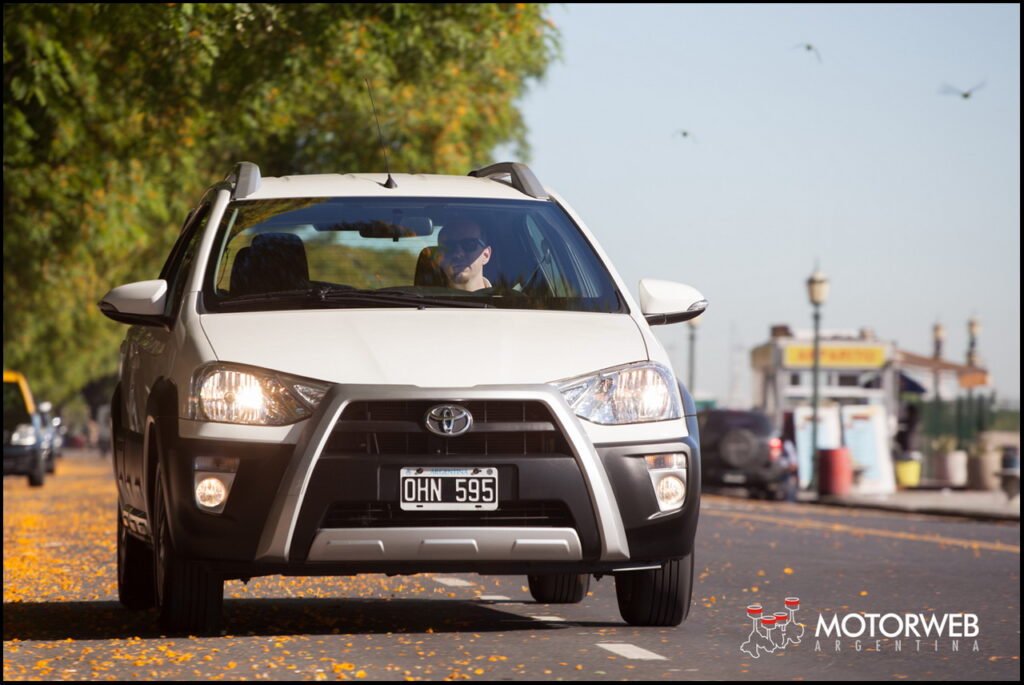 2014-12 TEST Toyota Etios Cross Motorweb Argentina 161