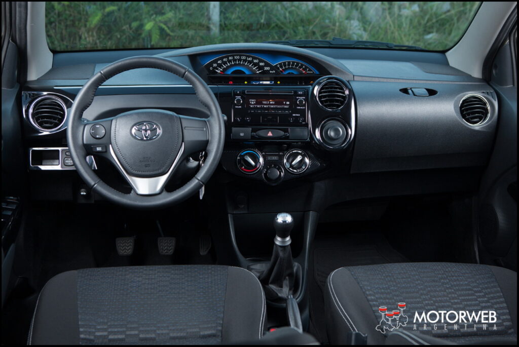 2014-12 TEST Toyota Etios Cross Motorweb Argentina 166