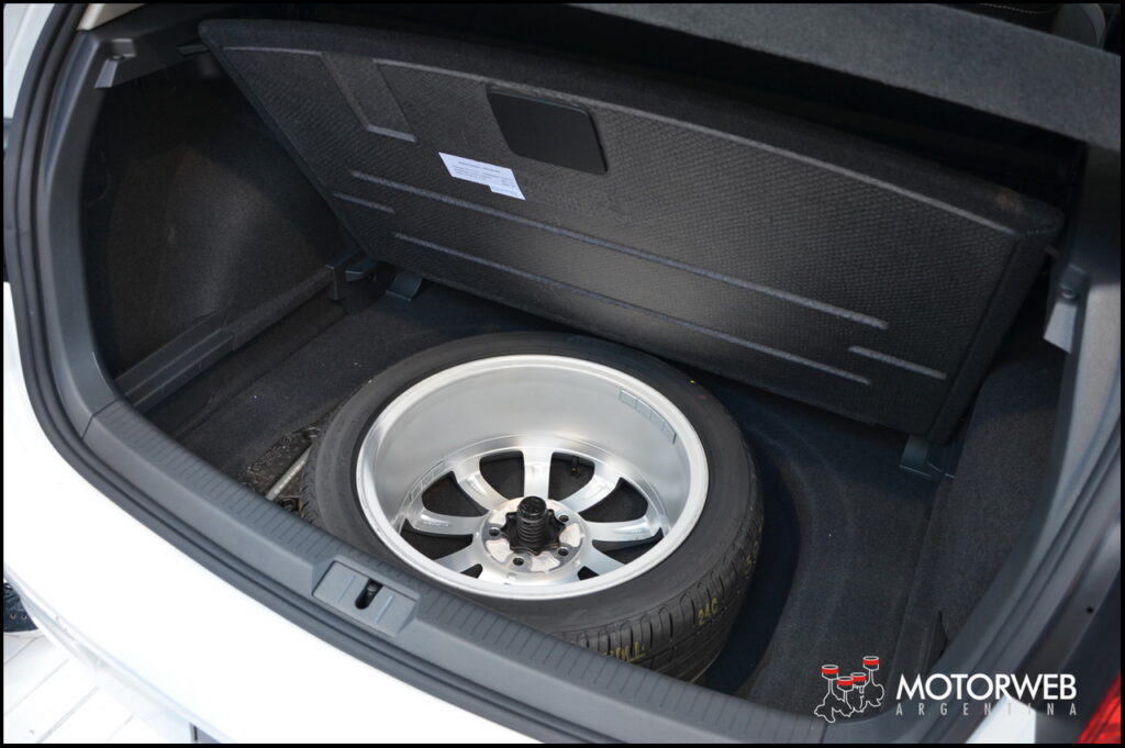 2015-01-08 LANZ Volkswagen Golf VII Motorweb Argentina 40