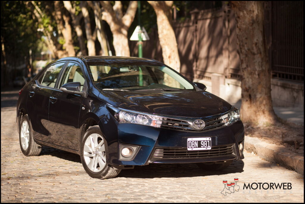 2015-01 TEST Toyota Corolla XEI AT Motorweb Argentina 014
